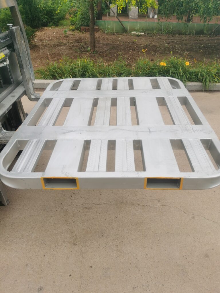 Metal forklift pallet with four forks