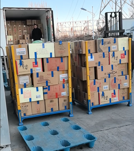 New Game-Changer in Warehousing: Four-Post Foldable &amp; Telescopic Stacking Rack Emerges as a Favorite for Space Optimization - 仓储设备（images 1）